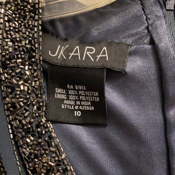 Formal dress - Picture 4 of 4